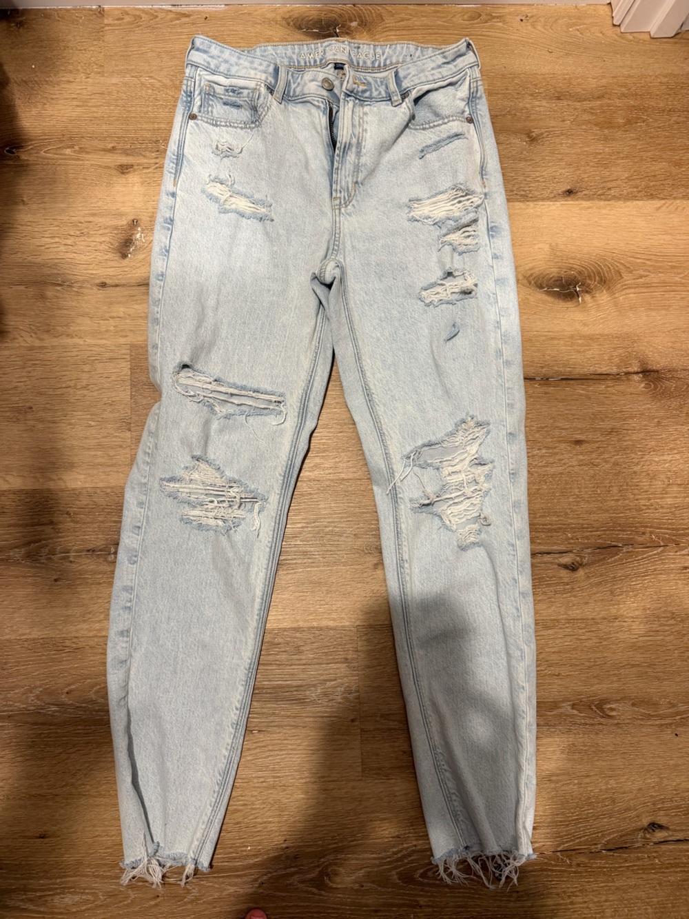 American Eagle Outfitters Light Blue Distressed Skinny Jeans 8 long!